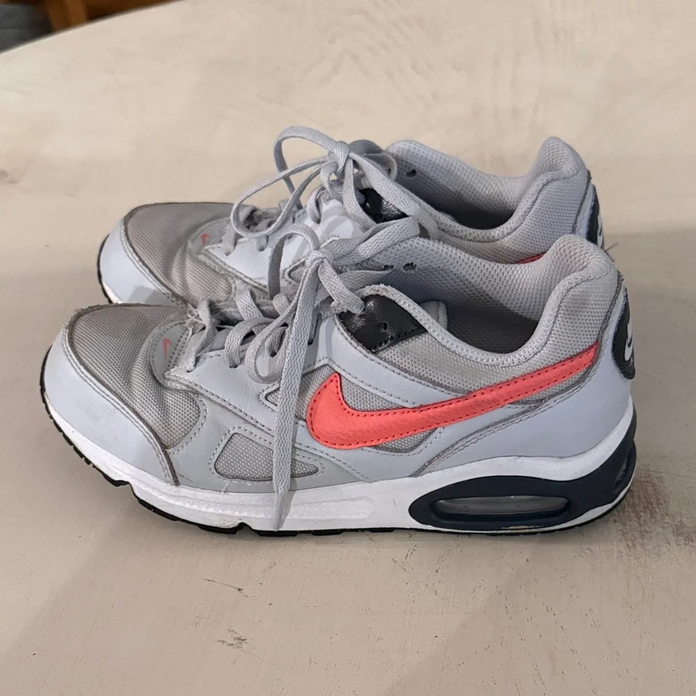 Kids Nike Air Max IVO Sneakers - White and Pink 3Y